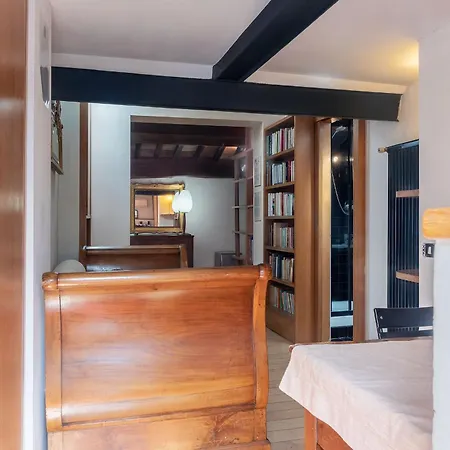Homestay Orange With Bathroom And Shared Terrace