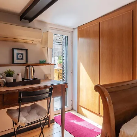 Orange With Bathroom And Shared Terrace Rome