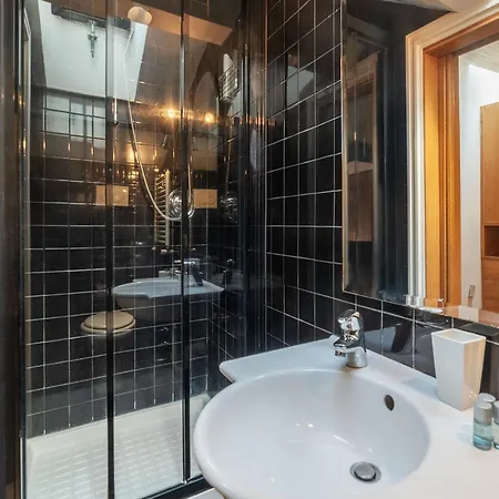 Orange With Bathroom And Shared Terrace Rome