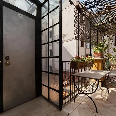 Homestay Orange With Bathroom And Shared Terrace