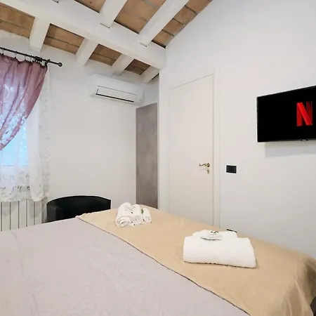 5 Cozy Pigneto Apt, Wifi & Ac Apartment *