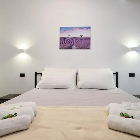 5 Cozy Pigneto Apt, Wifi & Ac * Rome