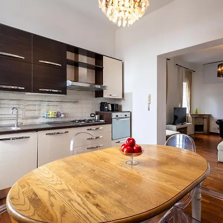 Iflat Spanish Steps Elegant & Spacious
