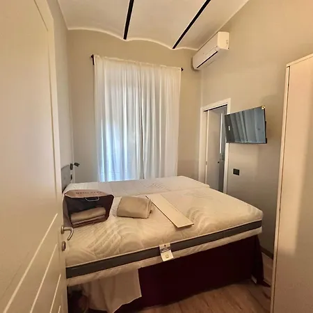 Holidays Hostel *
