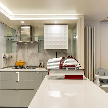 Altiora - Luxury Loft In Trastevere, شقة