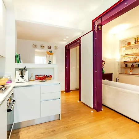 River House Apartment *