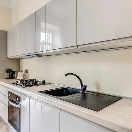 Apartment 3 Minutes Walk From Termini Station With Temple View