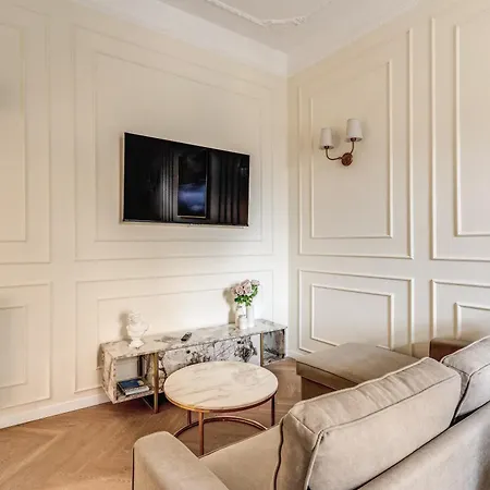 Apartment 3 Minutes Walk From Termini Station With Temple View Rome