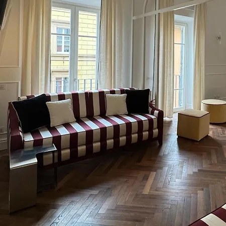 Piazza Venezia Luxe Apartment *