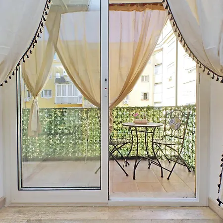 Apartment 1br Flat With Balcony