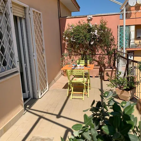 Attico Luminoso Terrazza Centocelle Appartamento *
