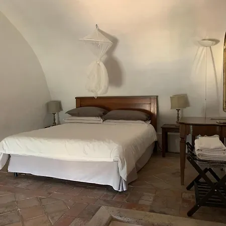 Castello Farnese, Roma, Sulla Via Francigena Guest house Rome