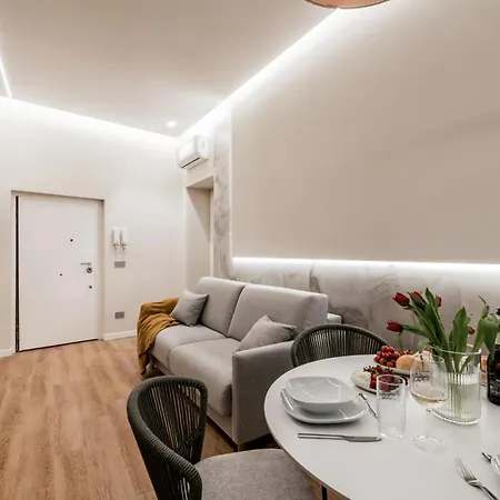 The Rent - Atmosphere And Romance: One-bedroom Just Steps From The Colosseum Rome