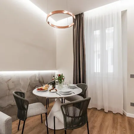 The Rent - Atmosphere And Romance: One-bedroom Just Steps From The Colosseum Rome