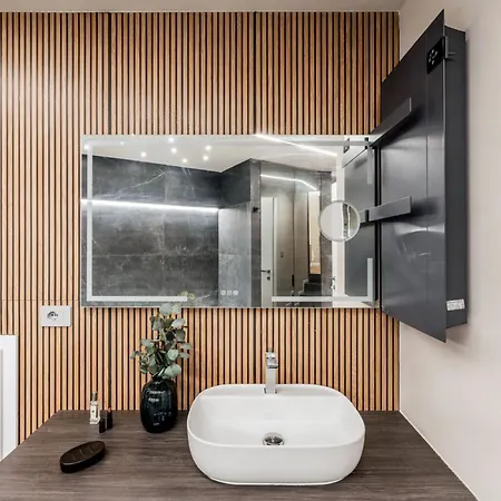 The Rent - Atmosphere And Romance: One-bedroom Just Steps From The Colosseum Apartment *