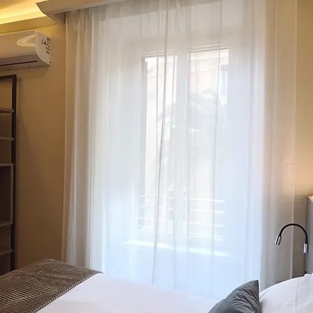 Honeycomb Apartment *