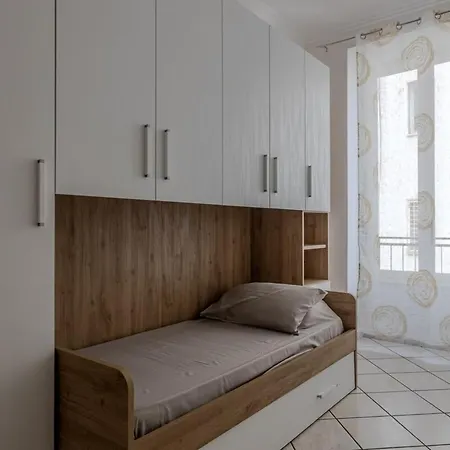 Apartment Mama - Metro C Mirti