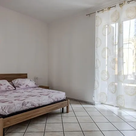 Apartment Mama - Metro C Mirti
