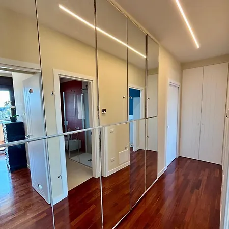 Stylish Spacious 3-bedroom Apartment, Open-space Kitchen, 3 Balconies! * Roma