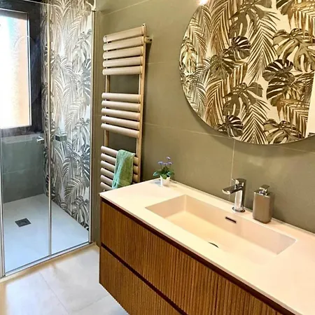 Stylish Spacious 3-bedroom Apartment, Open-space Kitchen, 3 Balconies! Apartamento *