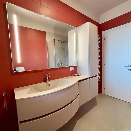 Stylish Spacious 3-bedroom Apartment, Open-space Kitchen, 3 Balconies! Apartamento Roma