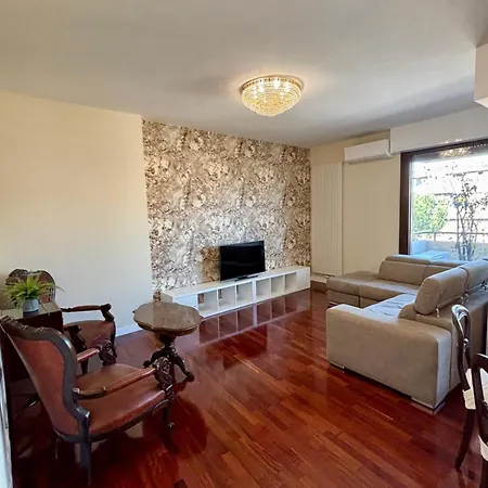 Stylish Spacious 3-bedroom Apartment, Open-space Kitchen, 3 Balconies! Apartamento Roma