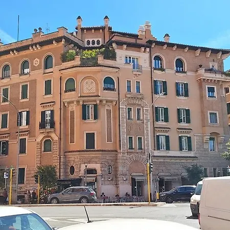 Wonderful Garden At Colosseo Apartment