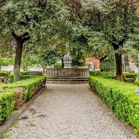 Apartment Wonderful Garden At Colosseo *
