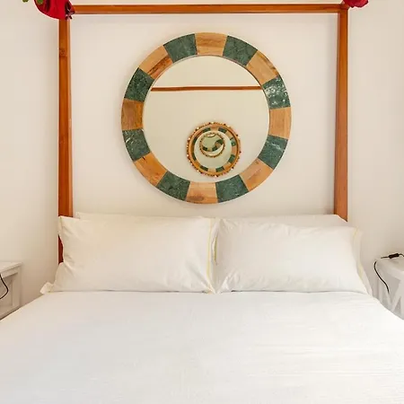 Design Ironico, 10 Minutes Termini, 20 Minutes Colosseum Apartament *