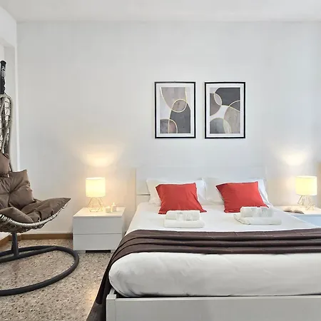 Casa Relax Con Parcheggio E Metro Apartment *