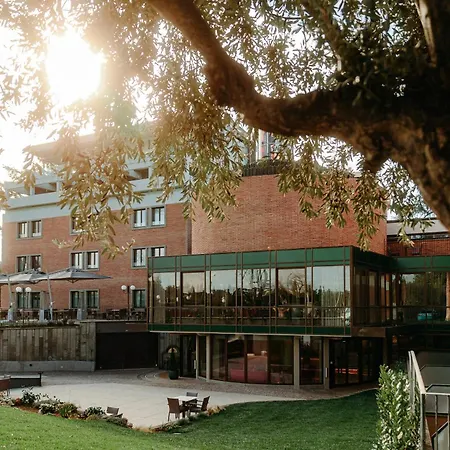 Adoro Hotel 4*