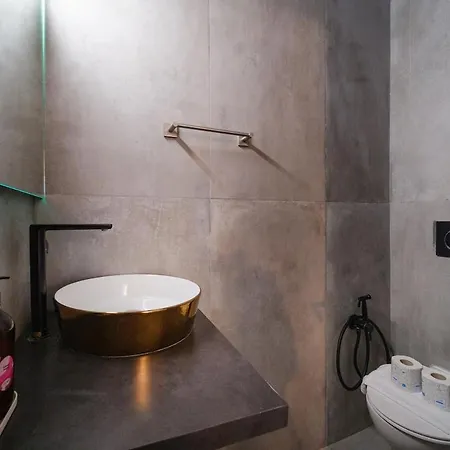 Trident By Buddyrent Apartment