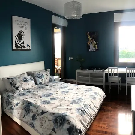 Stylish Spacious 3-bedroom Apartment, Open-space Kitchen, 3 Balconies! Apartamento Roma