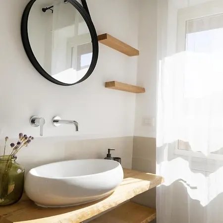 Bright And Modern With Sunny Balcony Lejlighed