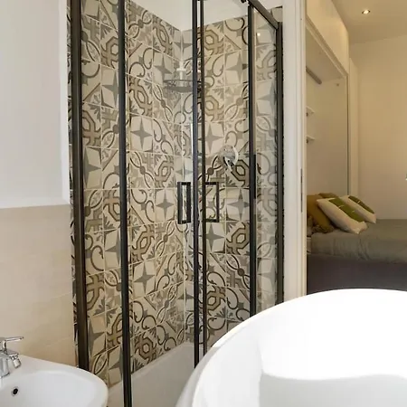 Bright And Modern With Sunny Balcony Lejlighed Rom