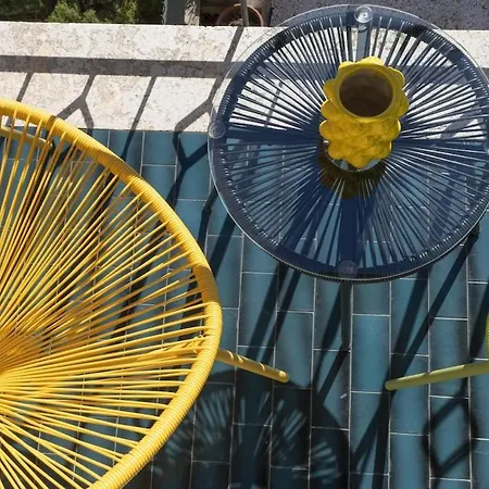 Bright And Modern With Sunny Balcony * Rom