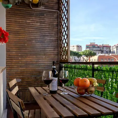 Apartment Trastevere 2rooms With Balcony Rome