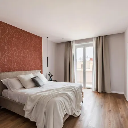 The Rent - Spacious Three-bedroom Flat In The San Giovanni Area Apartment *