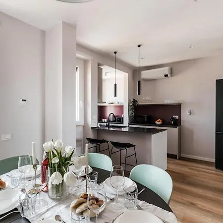 The Rent - Spacious Three-bedroom Flat In The San Giovanni Area Apartment
