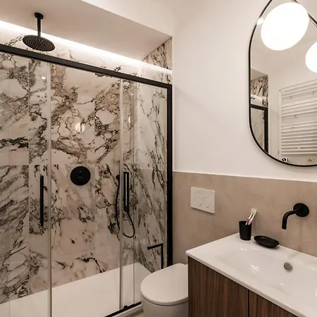 The Rent - Spacious Three-bedroom Flat In The San Giovanni Area Apartment Rome