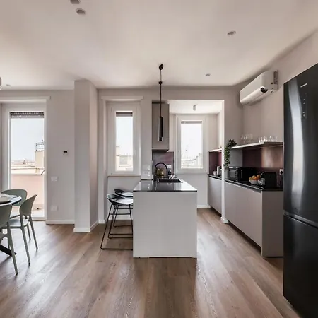 The Rent - Spacious Three-bedroom Flat In The San Giovanni Area Rome