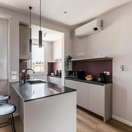 The Rent - Spacious Three-bedroom Flat In The San Giovanni Area Apartment Rome