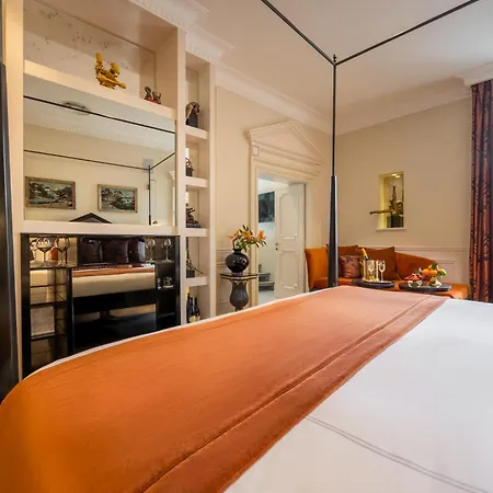 Torre Argentina Relais - Residenze Di Charme 3*