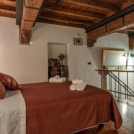 Domus Campo De Fiori Apartment *