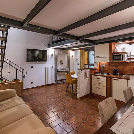 Domus Campo De Fiori Apartment *