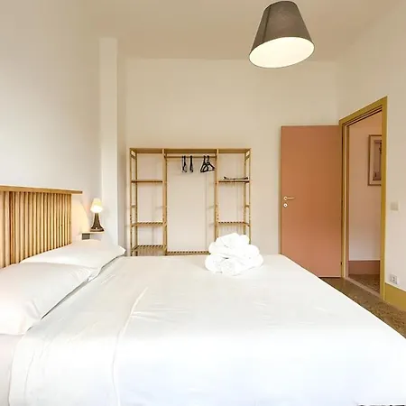 Stylish Balcony, Ac,aqueduct View Apartment