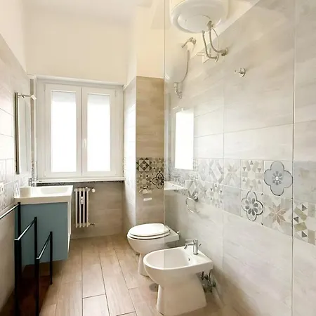 Apartment Stylish Balcony, Ac,aqueduct View *