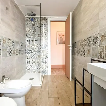 Stylish Balcony, Ac,aqueduct View Apartment Rome