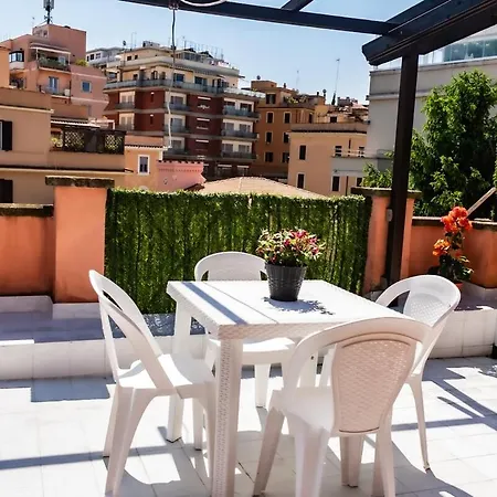 Terrace With View Of Cupola San Pietro - Casa Claudia Apartment Rome