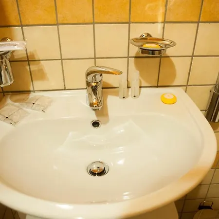 Almes Guest house 2*